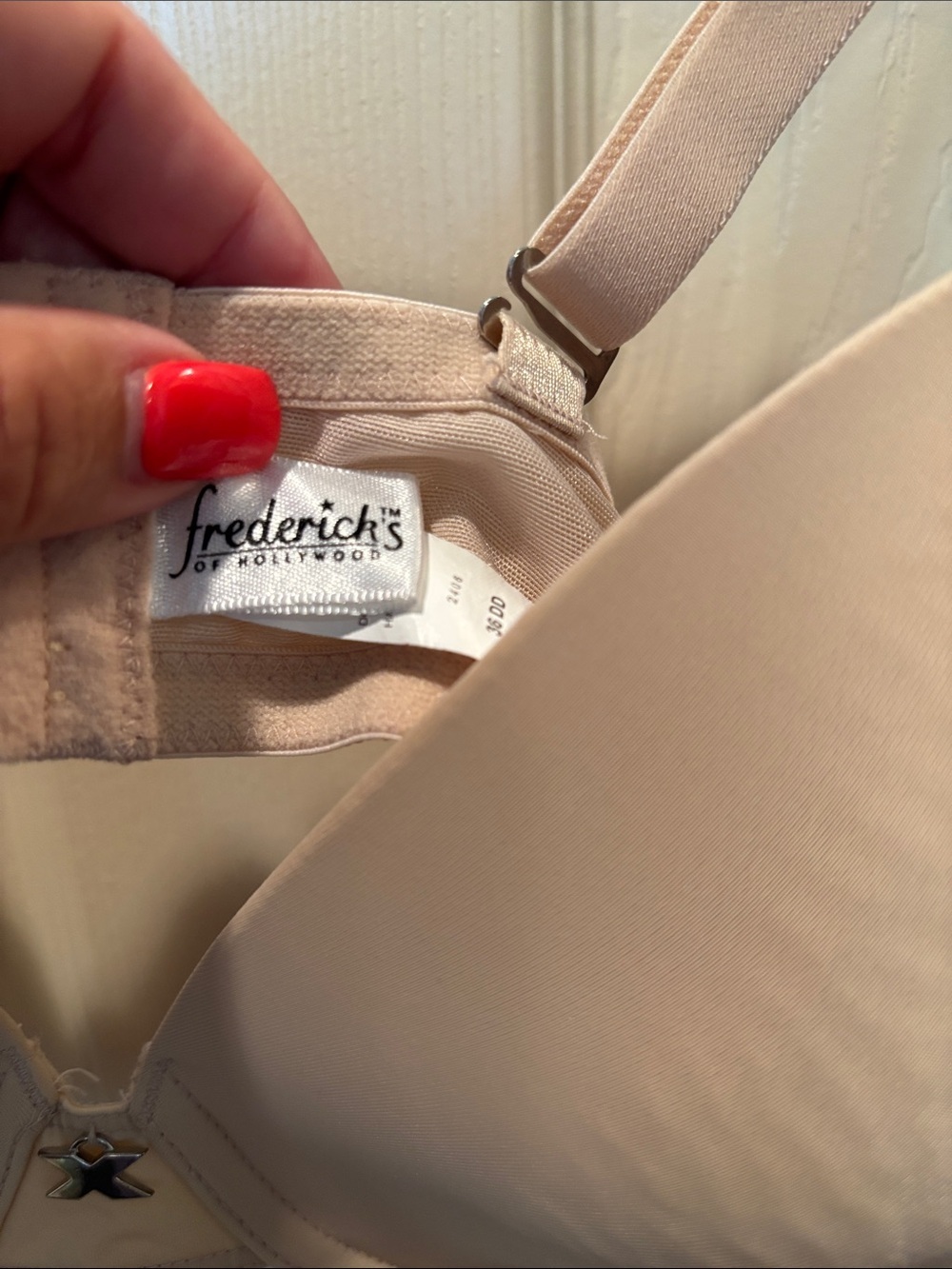 Frederick's of Hollywood Nude T-Shirt Underwire Bra - Picture 2 of 5